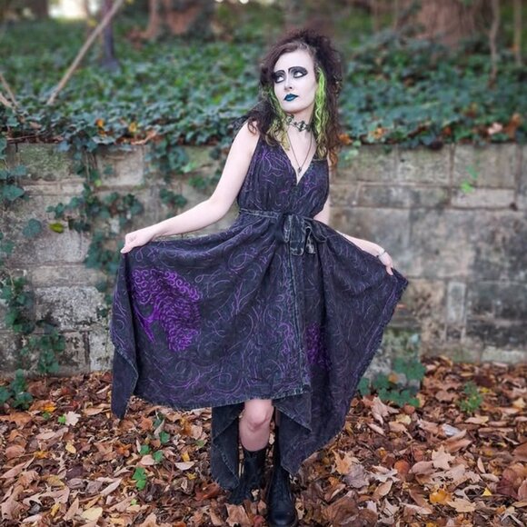 NWT Dark Cottage Morrigan Apron Dress Stonewashed Purple Black Embroidery 2-3X - Picture 1 of 3
